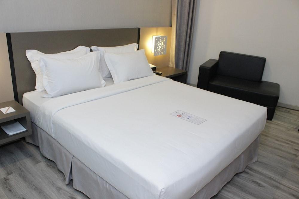 Oak Tree Urban Hotel Джакарта Екстер'єр фото